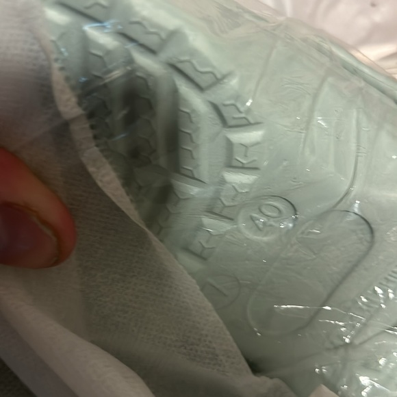 Slippers Sandals House Shoes Comfy look a likes Light Green Size 7 Brand New - Picture 5 of 5